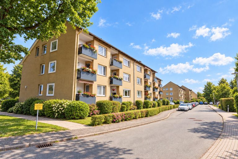 Immobilienangebot - Uetersen - Haus_Wohnung - Dachgeschosswohnung mit Stellplatz in ruhiger Lage von Uetersen