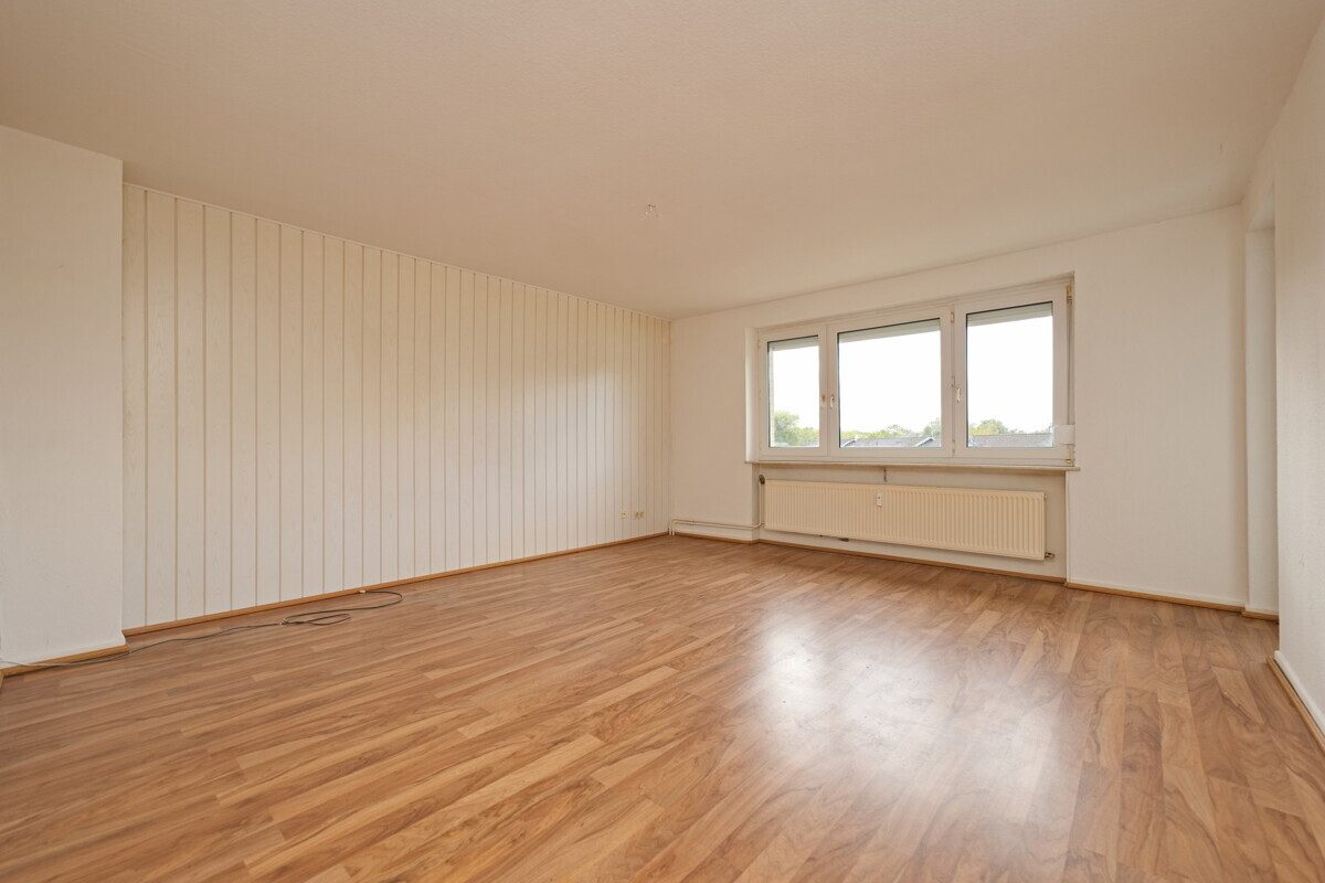 Immobilienangebot - Uetersen - Haus_Wohnung - Dachgeschosswohnung mit Stellplatz in ruhiger Lage von Uetersen