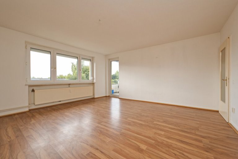 Immobilienangebot - Uetersen - Haus_Wohnung - Dachgeschosswohnung mit Stellplatz in ruhiger Lage von Uetersen