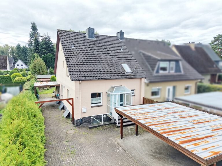 Immobilienangebot - Ellerbek - Haus_Wohnung - Gepflegte Doppelhaushälfte mit Doppelcarport und attraktiven Grundstück vor den Toren Hamburgs in Ellerbek