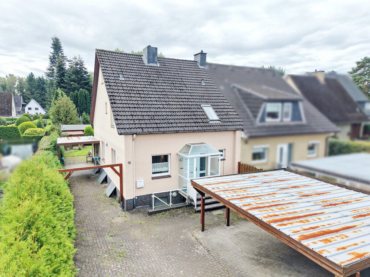 Immobilienangebot - Ellerbek - Haus_Wohnung - Gepflegte Doppelhaushälfte mit Doppelcarport und attraktiven Grundstück vor den Toren Hamburgs in Ellerbek