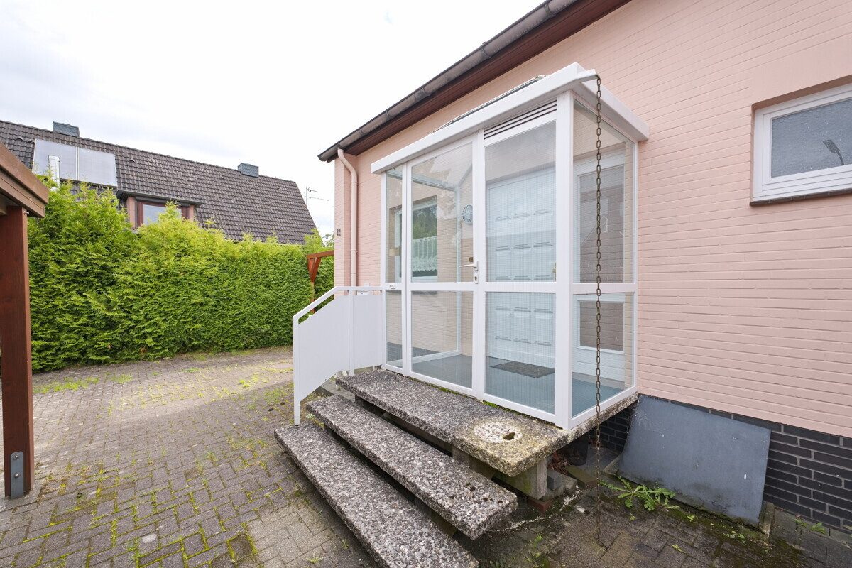 Immobilienangebot - Ellerbek - Haus_Wohnung - Gepflegte Doppelhaushälfte mit Doppelcarport und attraktiven Grundstück vor den Toren Hamburgs in Ellerbek
