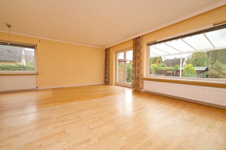 Immobilienangebot - Ellerbek - Haus_Wohnung - Gepflegte Doppelhaushälfte mit Doppelcarport und attraktiven Grundstück vor den Toren Hamburgs in Ellerbek