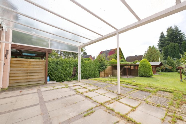 Immobilienangebot - Ellerbek - Haus_Wohnung - Gepflegte Doppelhaushälfte mit Doppelcarport und attraktiven Grundstück vor den Toren Hamburgs in Ellerbek
