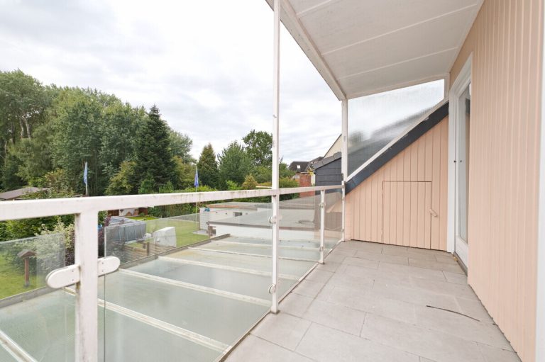 Immobilienangebot - Ellerbek - Haus_Wohnung - Gepflegte Doppelhaushälfte mit Doppelcarport und attraktiven Grundstück vor den Toren Hamburgs in Ellerbek