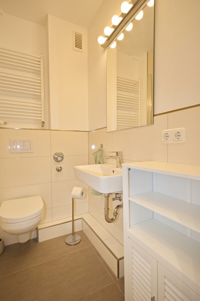 Immobilienangebot - Hamburg - Haus_Wohnung - Selbstnutzung oder Kapitalanlage – 2-Zi.-ETW mit Balkon in Hamburg-Eimsbüttel