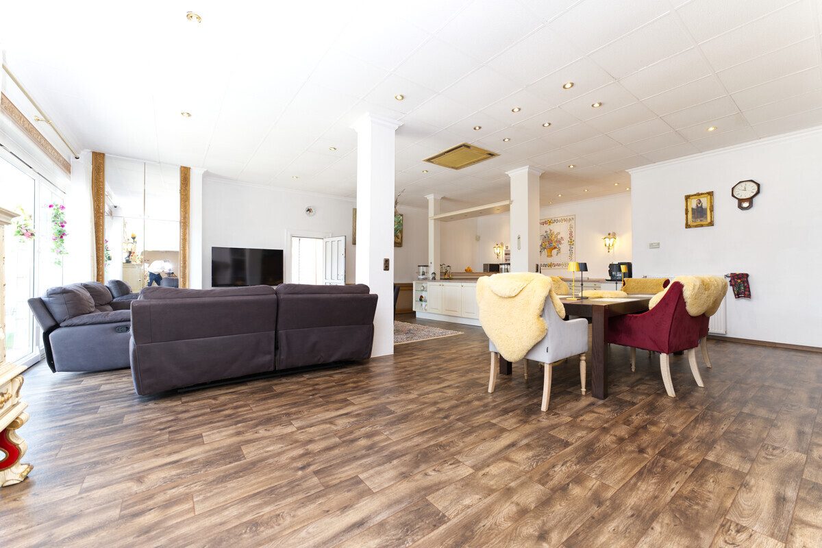 Immobilienangebot - Sievershütten - Haus_Wohnung - Traumhaftes Anwesen mit Gewerbeflächen und Wohneinheiten