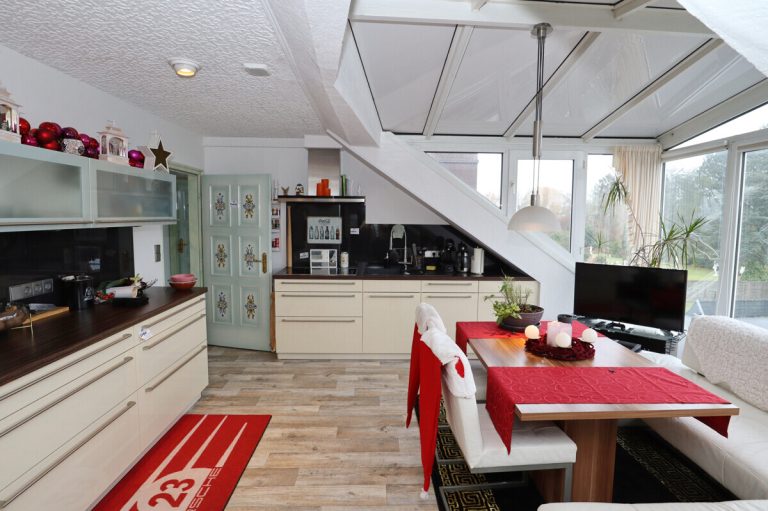 Immobilienangebot - Sievershütten - Haus_Wohnung - Traumhaftes Anwesen mit Gewerbeflächen und Wohneinheiten