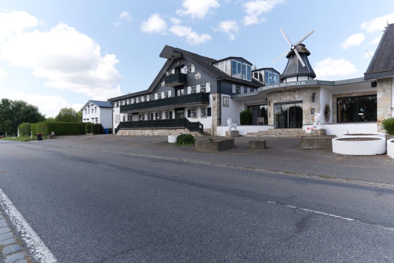 Immobilienangebot - Sievershütten - Haus_Wohnung - Traumhaftes Anwesen mit Gewerbeflächen und Wohneinheiten