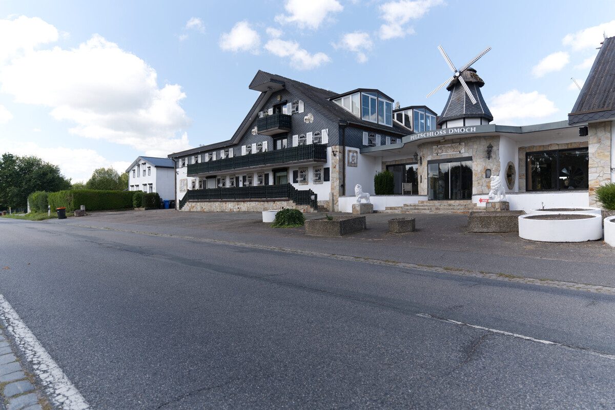 Immobilienangebot - Sievershütten - Haus_Wohnung - Traumhaftes Anwesen mit Gewerbeflächen und Wohneinheiten