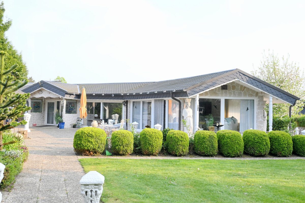 Immobilienangebot - Sievershütten - Haus_Wohnung - Traumhaftes Anwesen mit Gewerbeflächen und Wohneinheiten