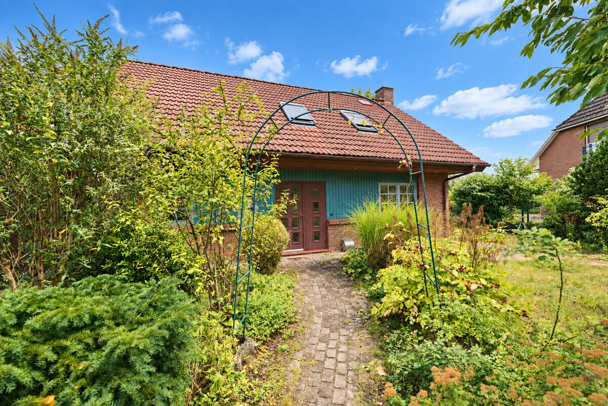 Immobilienangebot - Rethwisch - Haus_Wohnung - Umfassend renoviertes Einfamilienhaus mit 6 Zimmern und großzügigem Grundstück in Rethwisch