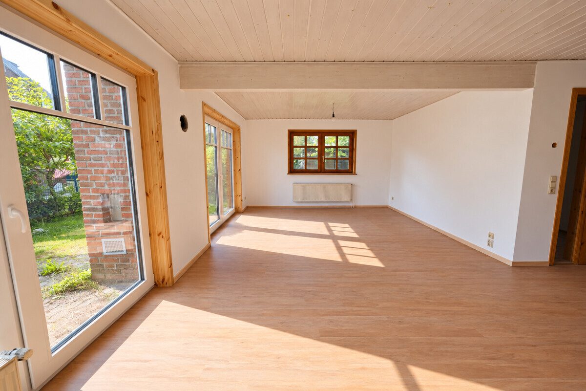 Immobilienangebot - Rethwisch - Haus_Wohnung - Umfassend renoviertes Einfamilienhaus mit 6 Zimmern und großzügigem Grundstück in Rethwisch