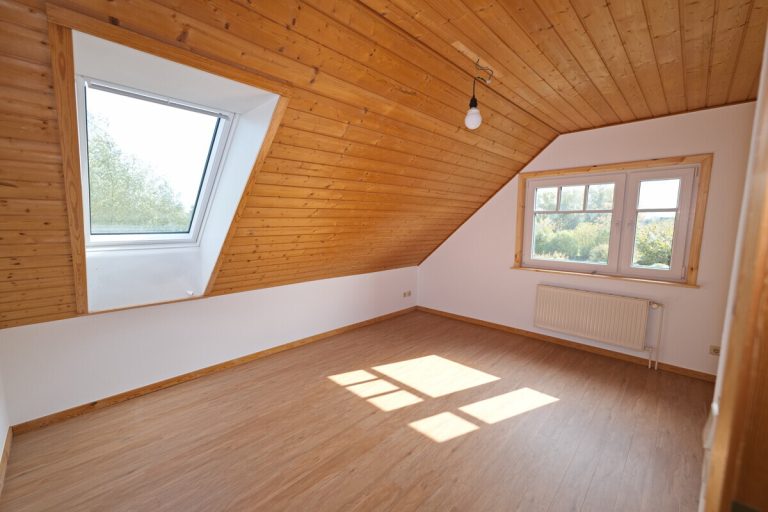 Immobilienangebot - Rethwisch - Haus_Wohnung - Umfassend renoviertes Einfamilienhaus mit 6 Zimmern und großzügigem Grundstück in Rethwisch