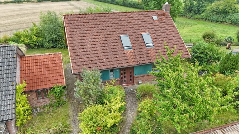 Immobilienangebot - Rethwisch - Haus_Wohnung - Umfassend renoviertes Einfamilienhaus mit 6 Zimmern und großzügigem Grundstück in Rethwisch
