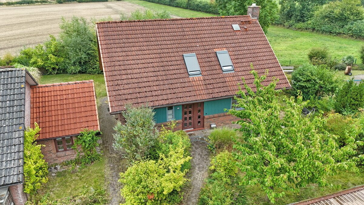 Immobilienangebot - Rethwisch - Haus_Wohnung - Umfassend renoviertes Einfamilienhaus mit 6 Zimmern und großzügigem Grundstück in Rethwisch