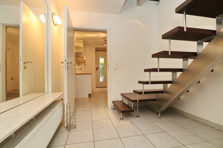 Immobilienangebot - Appen - Haus_Wohnung - Nachmieter aufgepasst: Großzügige Maisonettewohnung mit Gartenanteil und Dachterrasse in Appen