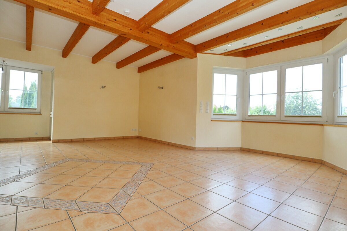 Immobilienangebot - Appen - Haus_Wohnung - Nachmieter aufgepasst: Großzügige Maisonettewohnung mit Gartenanteil und Dachterrasse in Appen