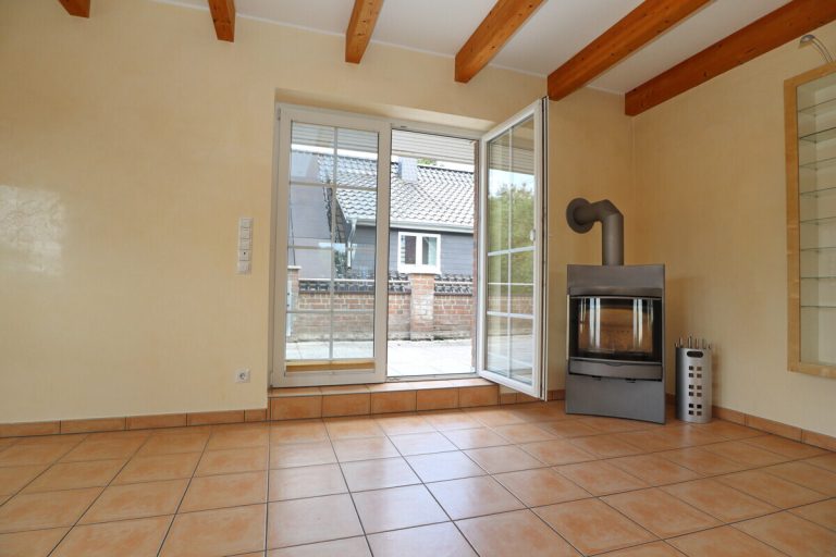 Immobilienangebot - Appen - Haus_Wohnung - Nachmieter aufgepasst: Großzügige Maisonettewohnung mit Gartenanteil und Dachterrasse in Appen