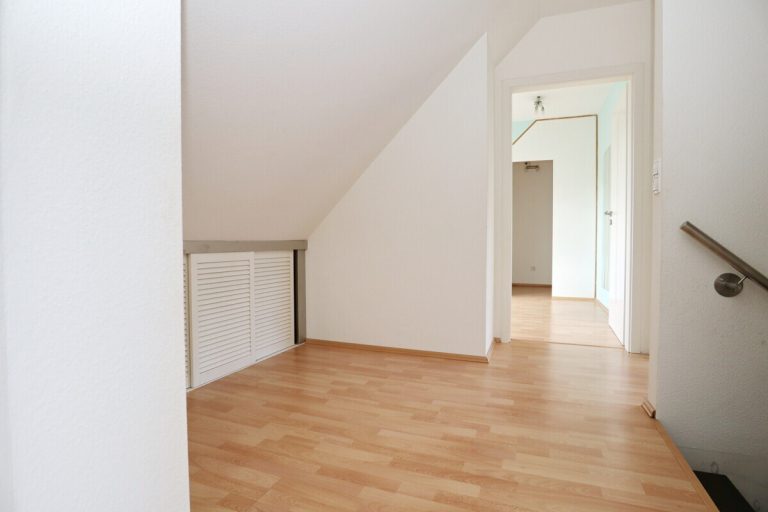 Immobilienangebot - Appen - Haus_Wohnung - Nachmieter aufgepasst: Großzügige Maisonettewohnung mit Gartenanteil und Dachterrasse in Appen