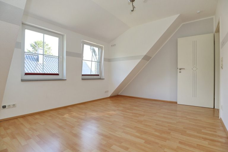 Immobilienangebot - Appen - Haus_Wohnung - Nachmieter aufgepasst: Großzügige Maisonettewohnung mit Gartenanteil und Dachterrasse in Appen