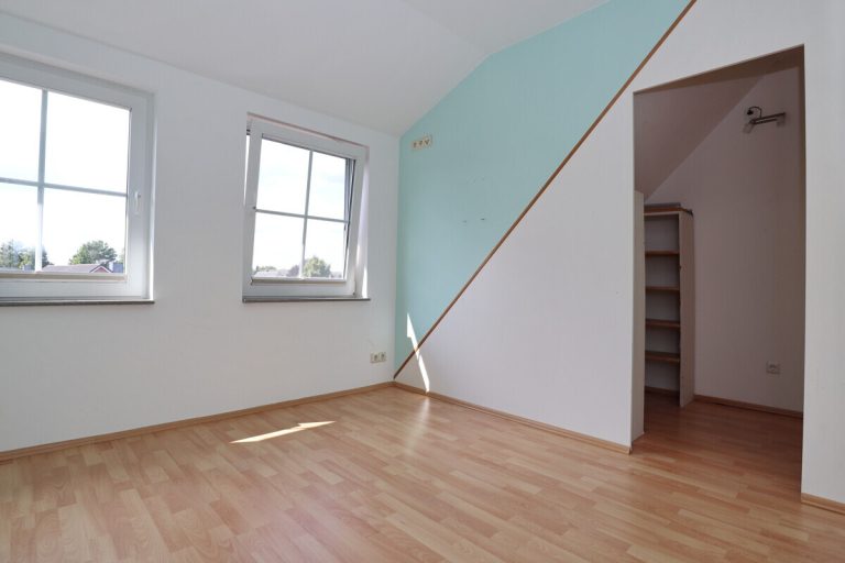 Immobilienangebot - Appen - Haus_Wohnung - Nachmieter aufgepasst: Großzügige Maisonettewohnung mit Gartenanteil und Dachterrasse in Appen