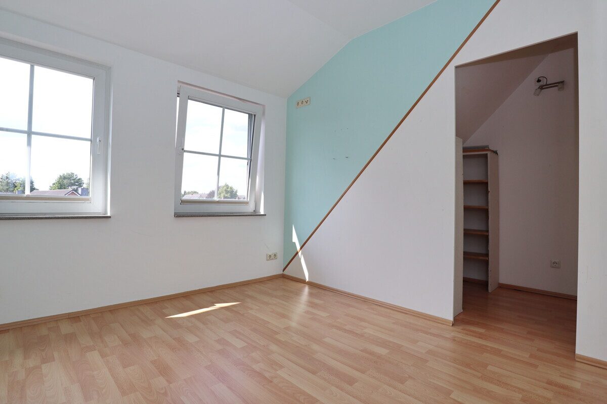 Immobilienangebot - Appen - Haus_Wohnung - Nachmieter aufgepasst: Großzügige Maisonettewohnung mit Gartenanteil und Dachterrasse in Appen