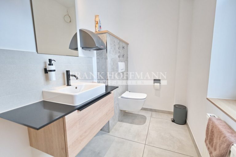 Immobilienangebot - Ammersbek - Commercial_Büro - Gepflegte Bürofläche über zwei Etagen mit guter Ausstattung in Ammersbek