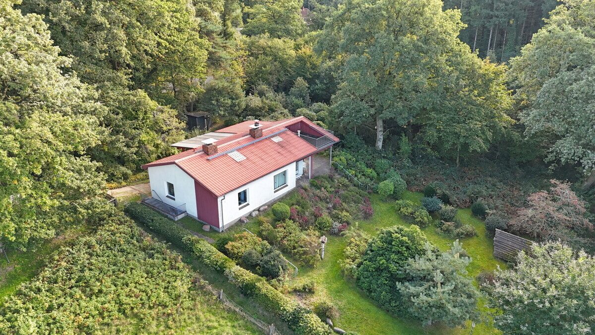 Luftansicht Immobilienangebot - Hitzhusen - Haus_Wohnung - Gut geschnittener Bungalow mit fantastischem Blick ins Grüne im Außenbereich von Hitzhusen