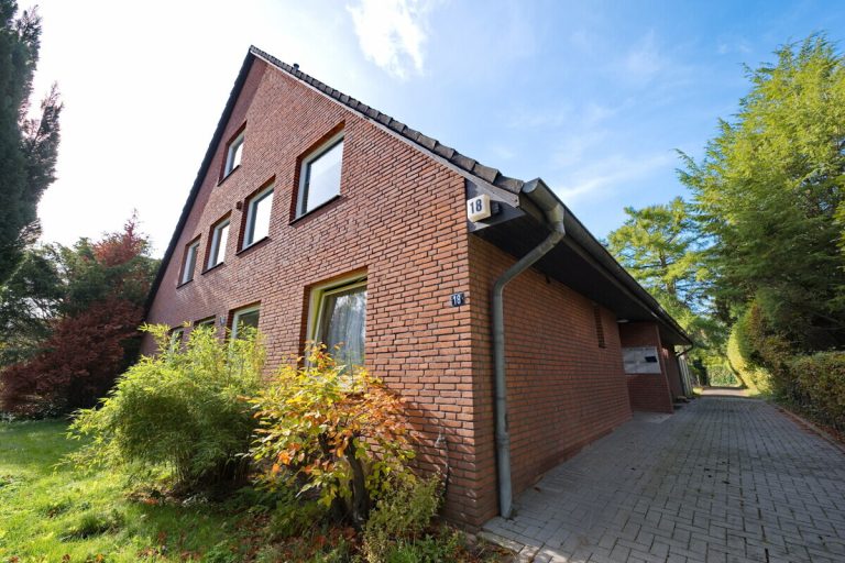 Immobilienangebot - Hamburg - Haus_Wohnung - Erdgeschosswohnung mit ca. 123 m² Wohn- und Nutzfläche und Garage in Hamburg-Bramfeld