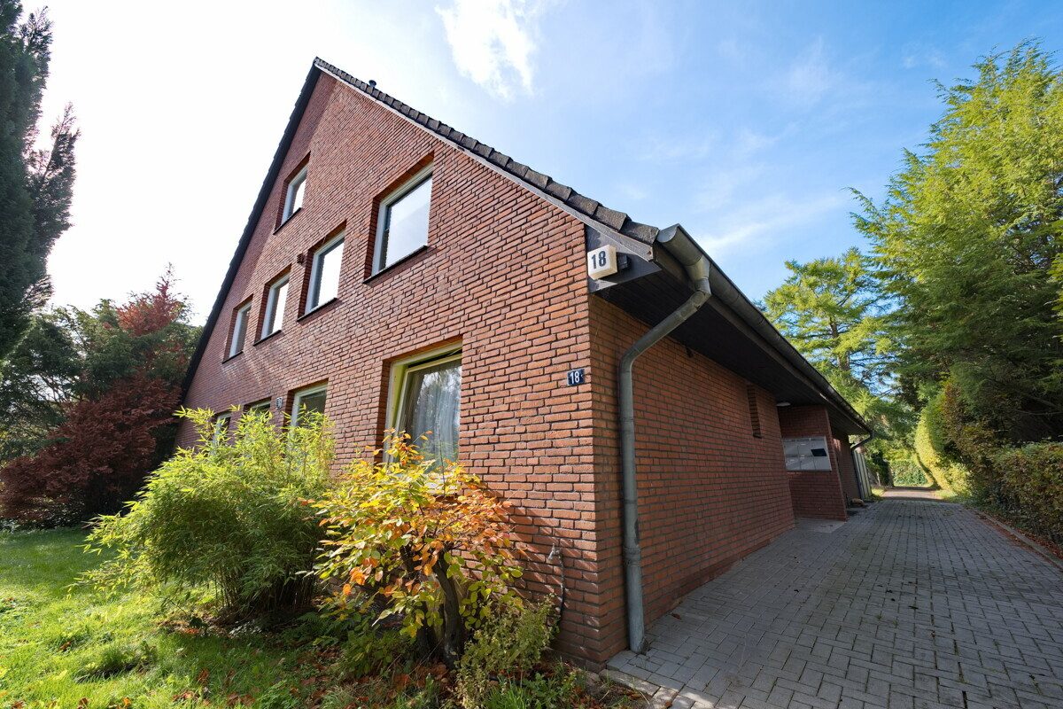 Immobilienangebot - Hamburg - Haus_Wohnung - Erdgeschosswohnung mit ca. 123 m² Wohn- und Nutzfläche und Garage in Hamburg-Bramfeld