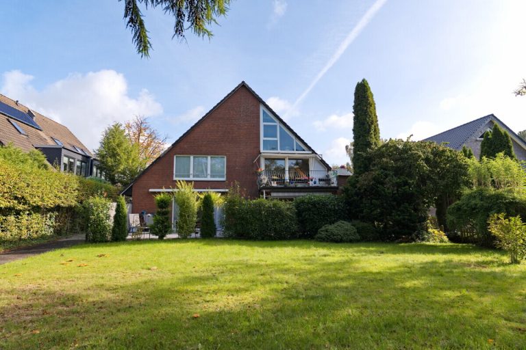 Immobilienangebot - Hamburg - Haus_Wohnung - Erdgeschosswohnung mit ca. 123 m² Wohn- und Nutzfläche und Garage in Hamburg-Bramfeld