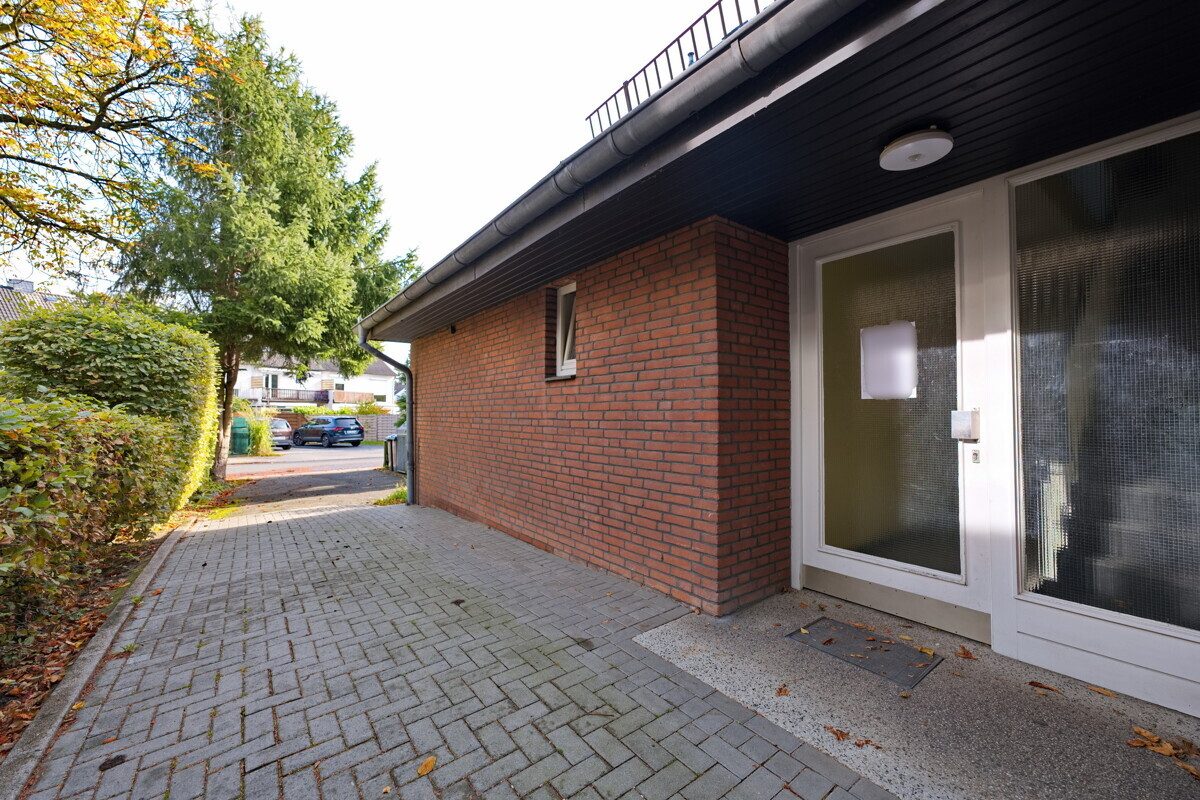 Immobilienangebot - Hamburg - Haus_Wohnung - Erdgeschosswohnung mit ca. 123 m² Wohn- und Nutzfläche und Garage in Hamburg-Bramfeld