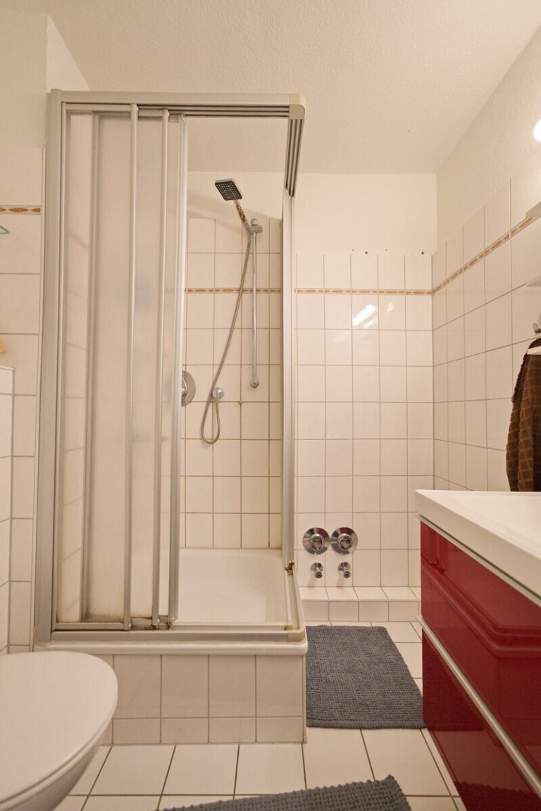 Immobilienangebot - Hamburg - Haus_Wohnung - Erdgeschosswohnung mit ca. 123 m² Wohn- und Nutzfläche und Garage in Hamburg-Bramfeld