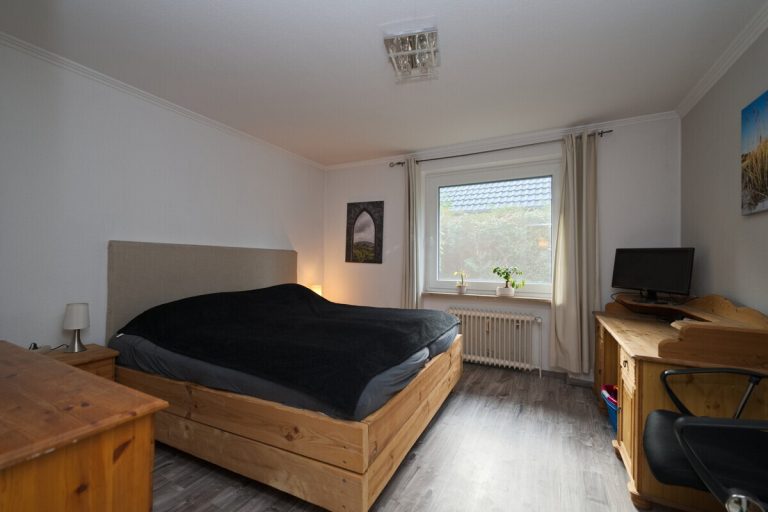 Immobilienangebot - Hamburg - Haus_Wohnung - Erdgeschosswohnung mit ca. 123 m² Wohn- und Nutzfläche und Garage in Hamburg-Bramfeld