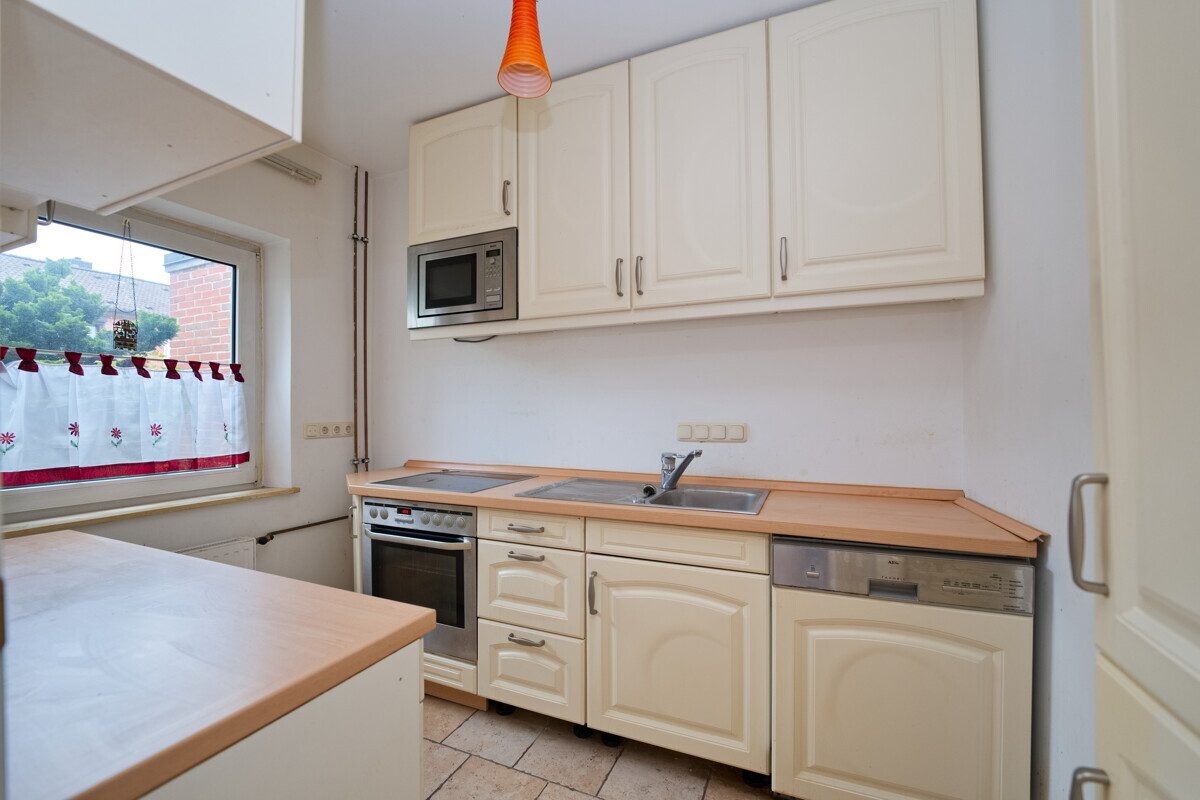 Küche Immobilienangebot - Hamburg - Haus_Wohnung - Mittelreihenhaus mit praktischem Grundriss und Sanierungspotenzial in Hamburg-Bramfeld