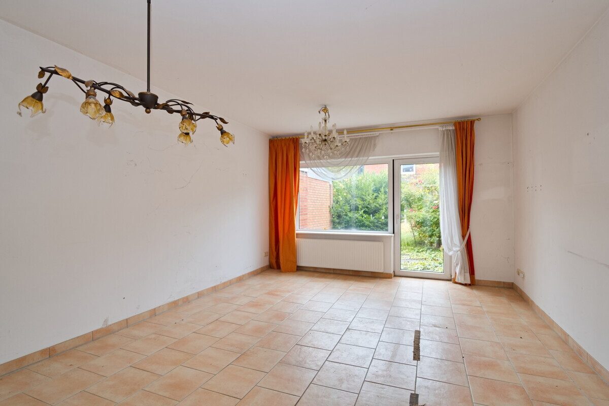 Wohnzimmer Immobilienangebot - Hamburg - Haus_Wohnung - Mittelreihenhaus mit praktischem Grundriss und Sanierungspotenzial in Hamburg-Bramfeld