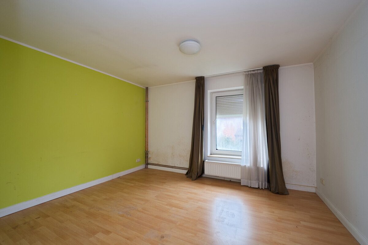 Schlafzimmer Immobilienangebot - Hamburg - Haus_Wohnung - Mittelreihenhaus mit praktischem Grundriss und Sanierungspotenzial in Hamburg-Bramfeld