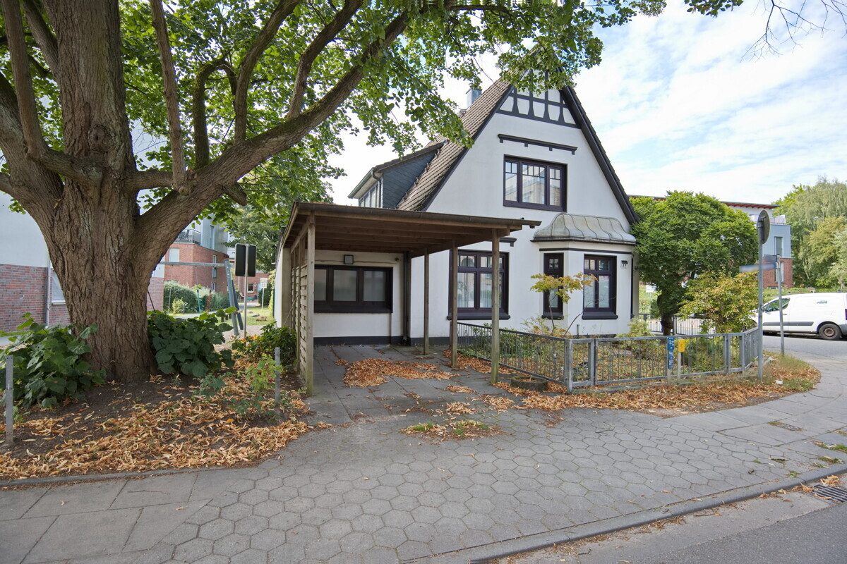Immobilienangebot - Hamburg - Haus_Wohnung - Gepflegtes Einfamilienhaus mit Einliegerwohnung und Carport in Hamburg-Bramfeld