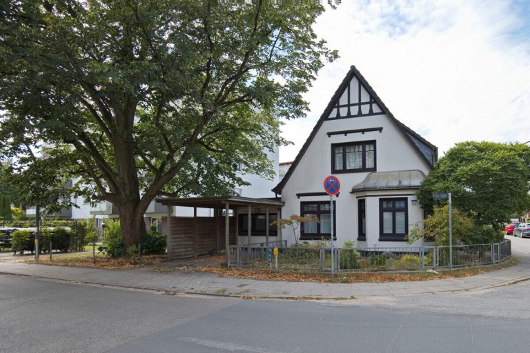 Immobilienangebot - Hamburg - Haus_Wohnung - Gepflegtes Einfamilienhaus mit Einliegerwohnung und Carport in Hamburg-Bramfeld