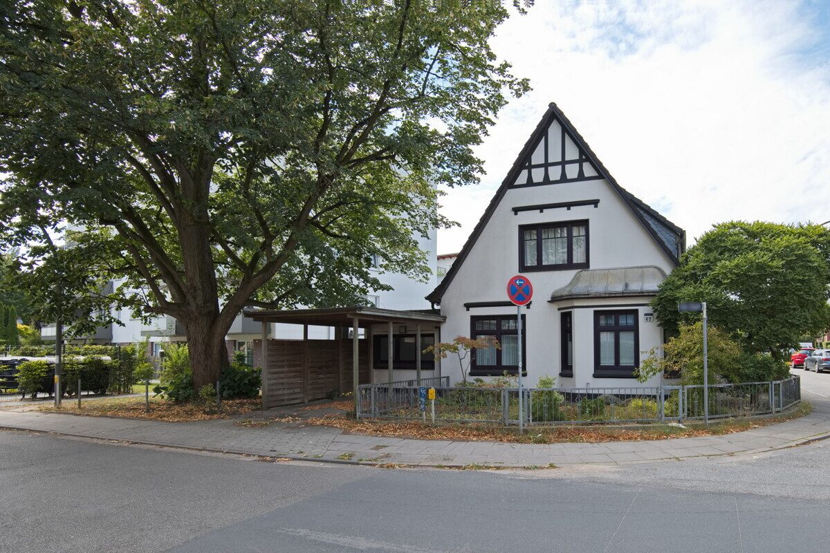 Immobilienangebot - Hamburg - Haus_Wohnung - Gepflegtes Einfamilienhaus mit Einliegerwohnung und Carport in Hamburg-Bramfeld