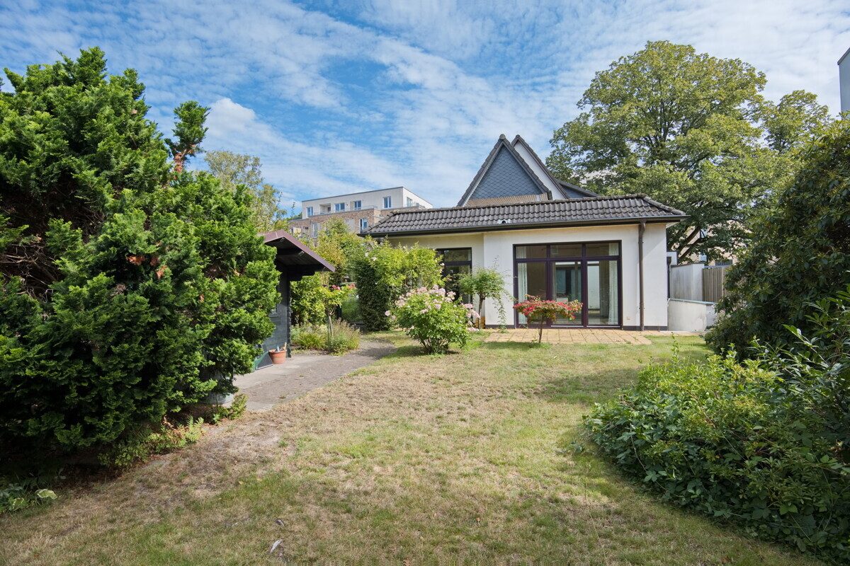 Immobilienangebot - Hamburg - Haus_Wohnung - Gepflegtes Einfamilienhaus mit Einliegerwohnung und Carport in Hamburg-Bramfeld
