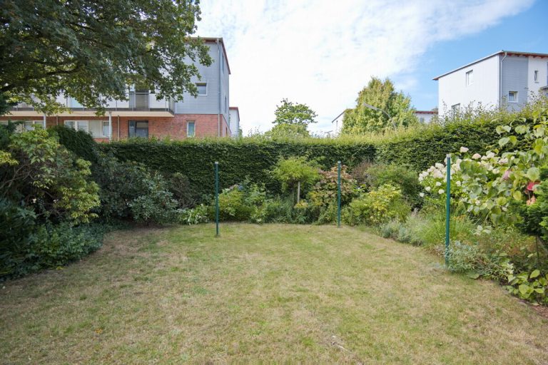 Immobilienangebot - Hamburg - Haus_Wohnung - Gepflegtes Einfamilienhaus mit Einliegerwohnung und Carport in Hamburg-Bramfeld