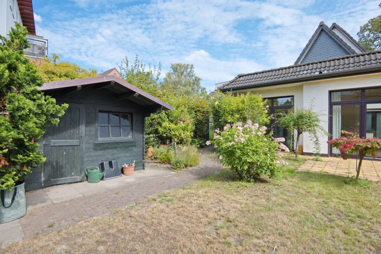 Immobilienangebot - Hamburg - Haus_Wohnung - Gepflegtes Einfamilienhaus mit Einliegerwohnung und Carport in Hamburg-Bramfeld