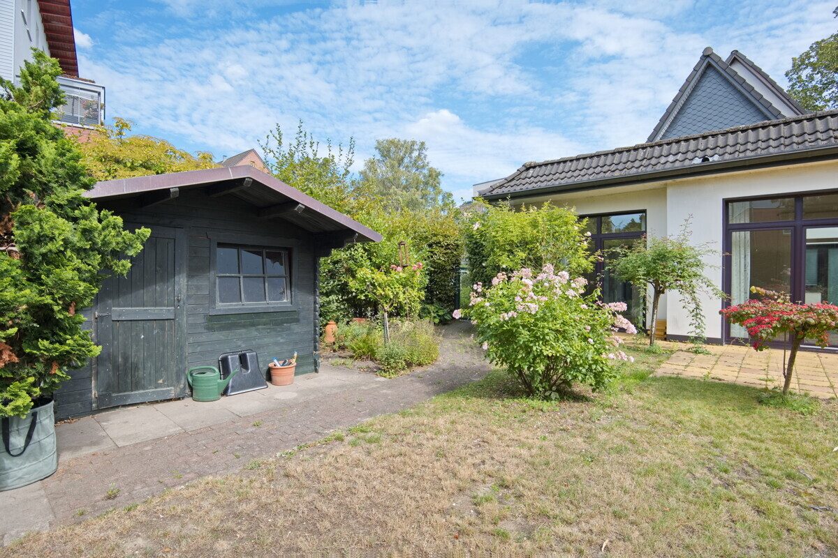 Immobilienangebot - Hamburg - Haus_Wohnung - Gepflegtes Einfamilienhaus mit Einliegerwohnung und Carport in Hamburg-Bramfeld