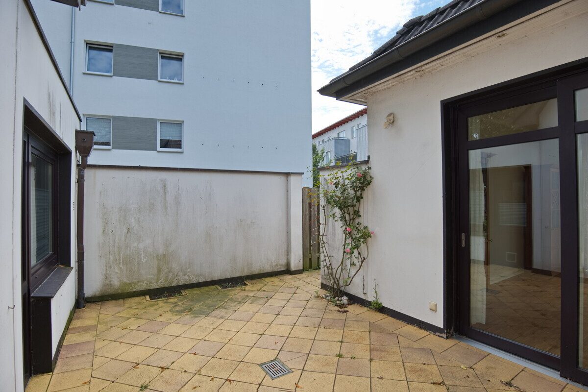 Immobilienangebot - Hamburg - Haus_Wohnung - Gepflegtes Einfamilienhaus mit Einliegerwohnung und Carport in Hamburg-Bramfeld