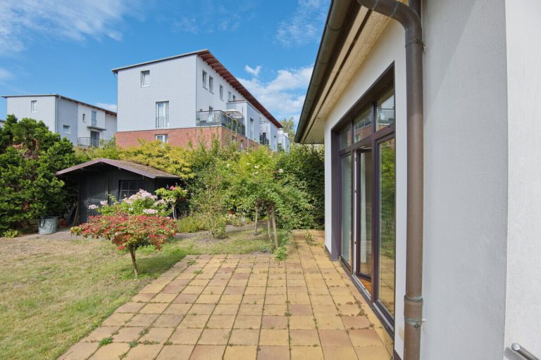 Immobilienangebot - Hamburg - Haus_Wohnung - Gepflegtes Einfamilienhaus mit Einliegerwohnung und Carport in Hamburg-Bramfeld