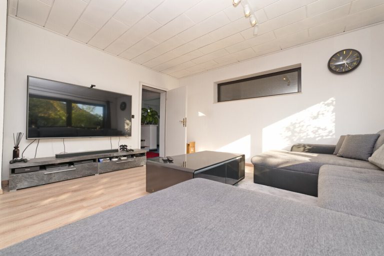 Immobilienangebot - Moorrege - Haus_Wohnung - Wohnen in ruhiger Sackgassenlage - Modernisiertes Einfamilienhaus mit Photovoltaik in Moorrege