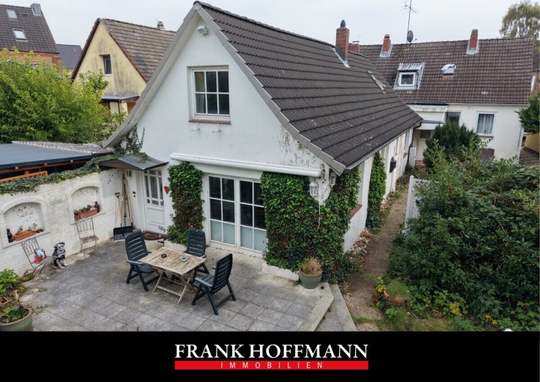 Immobilienangebot - Uetersen - Haus_Wohnung - Zweifamilienhaus mit vielseitigen Nutzungsmöglichkeiten und großzügigem Grundstück in Uetersen