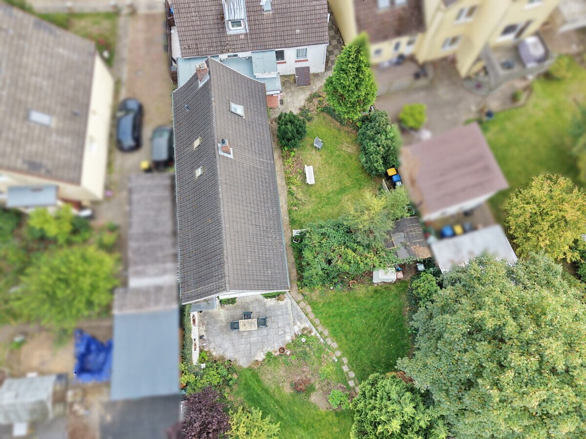 Immobilienangebot - Uetersen - Haus_Wohnung - Zweifamilienhaus mit vielseitigen Nutzungsmöglichkeiten und großzügigem Grundstück in Uetersen
